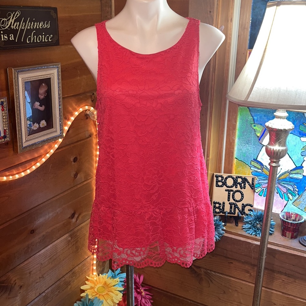 $45 Rise & Bloom Coral/Hot Pink Lace top Gorgeous